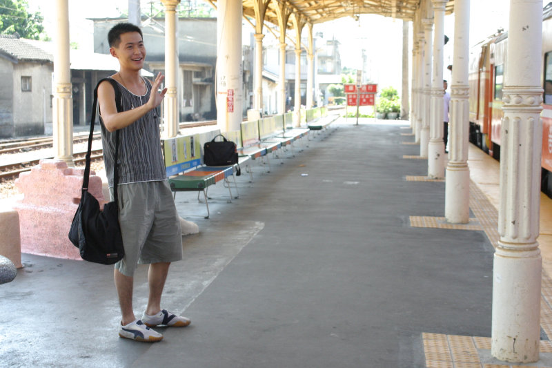 台灣鐵路旅遊攝影台中火車站月台旅客特寫2004攝影照片42
