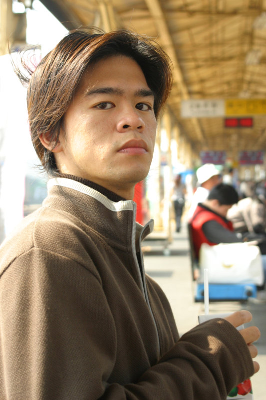 台灣鐵路旅遊攝影台中火車站月台旅客特寫2004攝影照片62