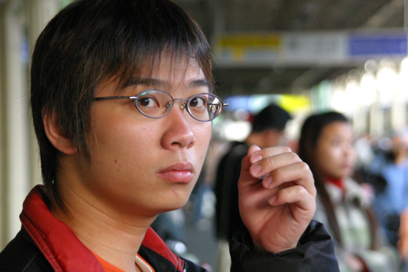 台灣鐵路旅遊攝影台中火車站月台旅客特寫2004攝影照片67