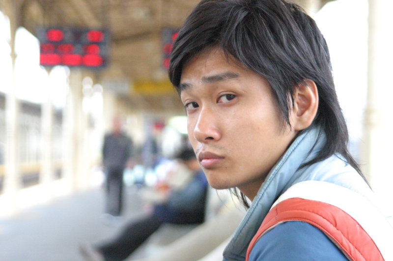 台灣鐵路旅遊攝影台中火車站月台旅客特寫2004攝影照片69