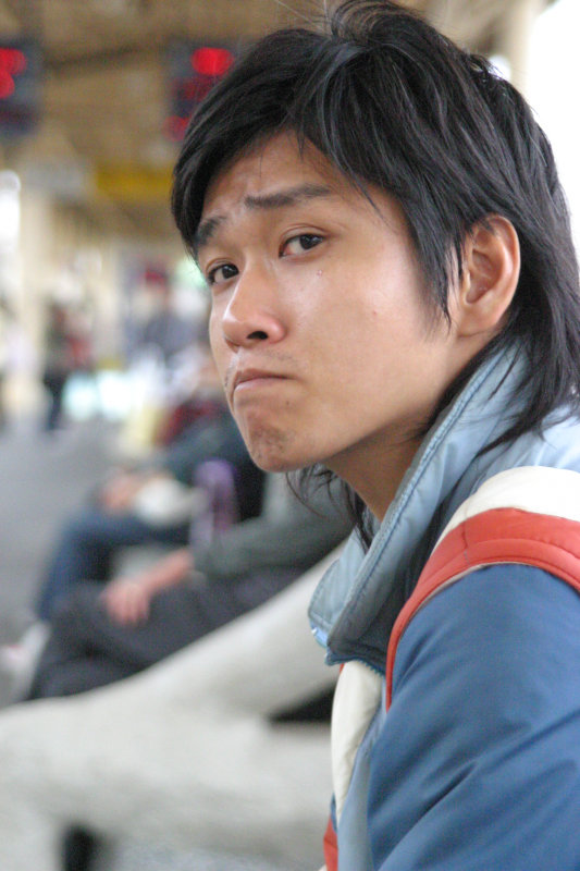 台灣鐵路旅遊攝影台中火車站月台旅客特寫2004攝影照片70