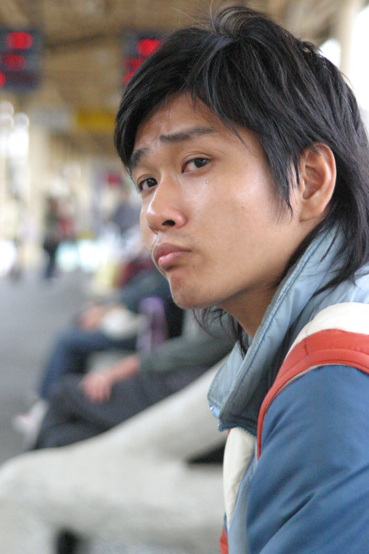 台灣鐵路旅遊攝影台中火車站月台旅客特寫2004攝影照片71