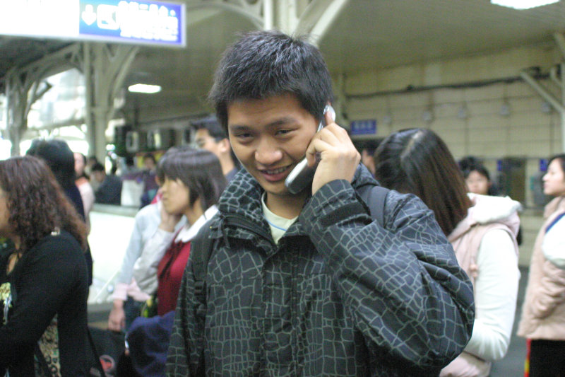 台灣鐵路旅遊攝影台中火車站月台旅客特寫2004攝影照片83