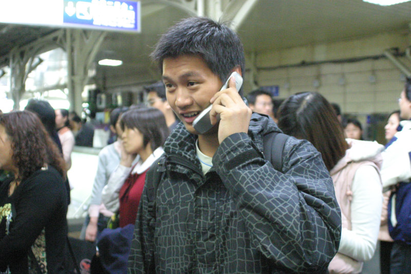 台灣鐵路旅遊攝影台中火車站月台旅客特寫2004攝影照片84