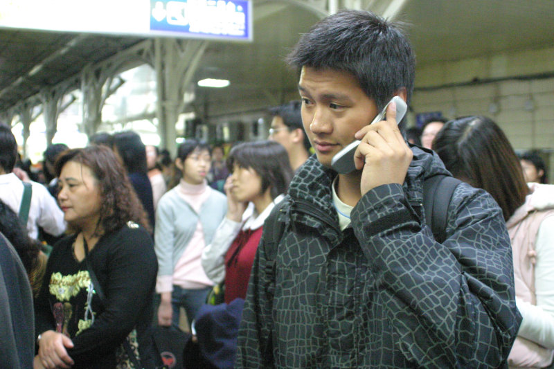 台灣鐵路旅遊攝影台中火車站月台旅客特寫2004攝影照片85