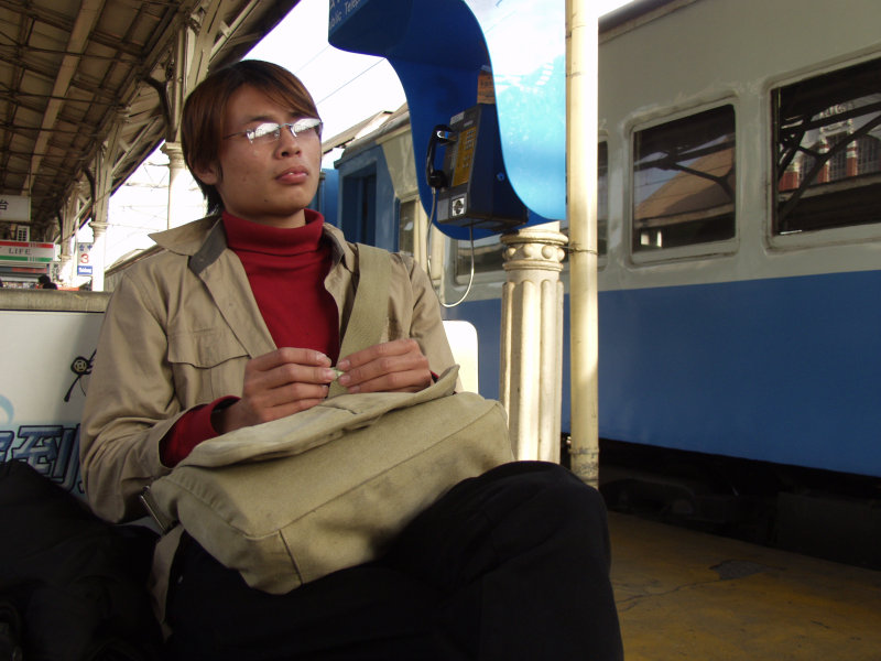台灣鐵路旅遊攝影台中火車站月台旅客特寫2004攝影照片90