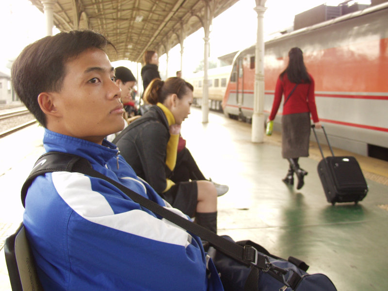 台灣鐵路旅遊攝影台中火車站月台旅客特寫2004攝影照片91