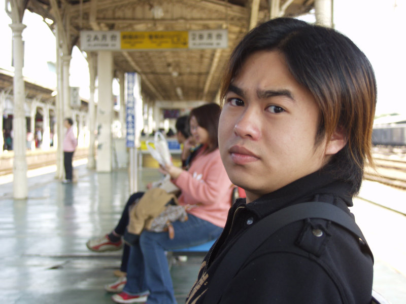 台灣鐵路旅遊攝影台中火車站月台旅客特寫2004攝影照片104