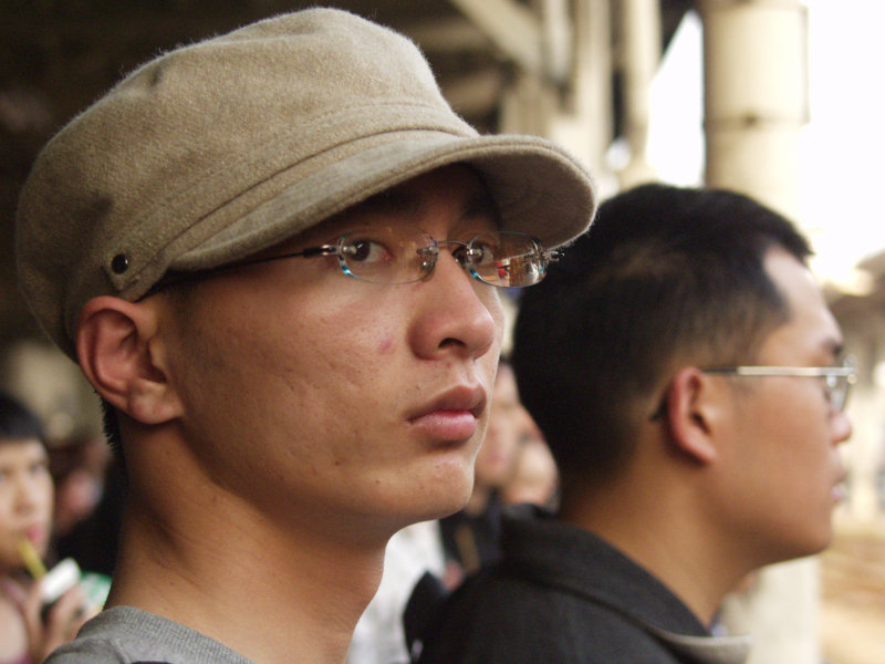 台灣鐵路旅遊攝影台中火車站月台旅客特寫2004攝影照片119