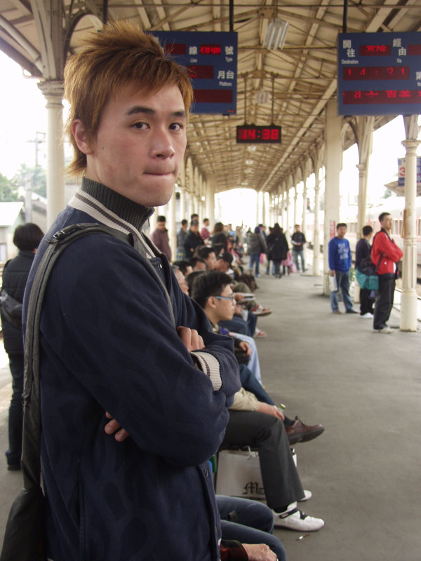 台灣鐵路旅遊攝影台中火車站月台旅客特寫2004攝影照片126
