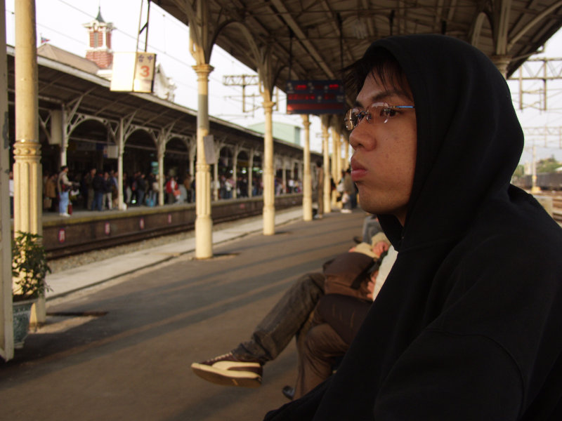 台灣鐵路旅遊攝影台中火車站月台旅客特寫2004攝影照片128