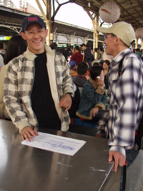 台灣鐵路旅遊攝影台中火車站月台旅客特寫2004攝影照片134