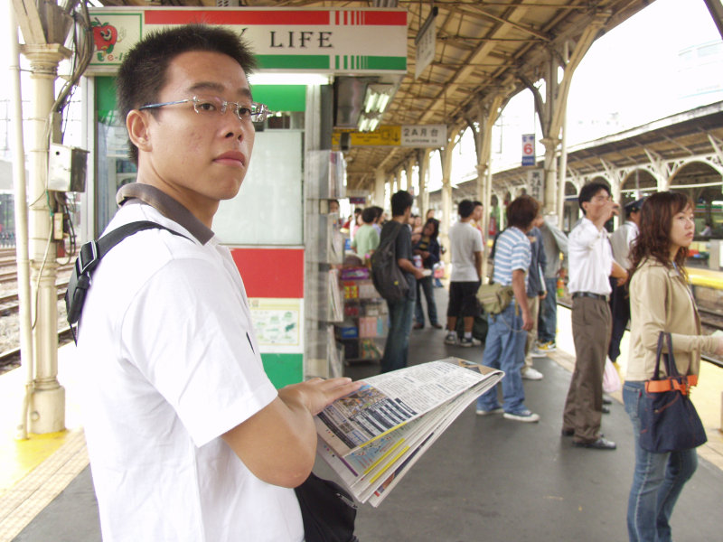台灣鐵路旅遊攝影台中火車站月台旅客特寫2004攝影照片182