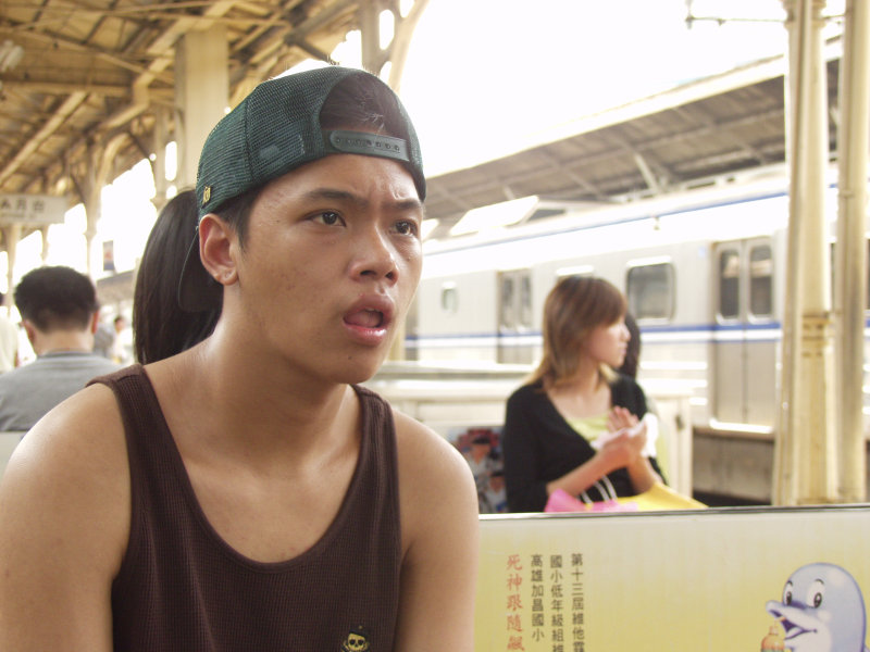 台灣鐵路旅遊攝影台中火車站月台旅客特寫2004攝影照片192