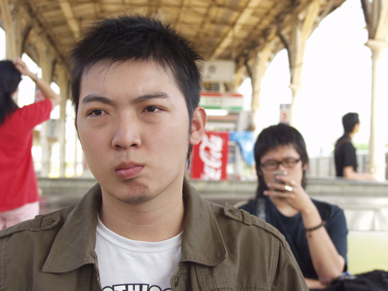 台灣鐵路旅遊攝影台中火車站月台旅客特寫2004攝影照片201