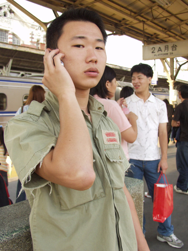台灣鐵路旅遊攝影台中火車站月台旅客特寫2004攝影照片208