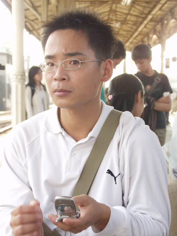 台灣鐵路旅遊攝影台中火車站月台旅客特寫2004攝影照片222