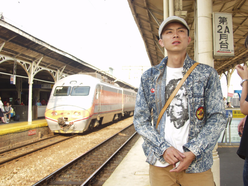 台灣鐵路旅遊攝影台中火車站月台旅客特寫2004攝影照片227