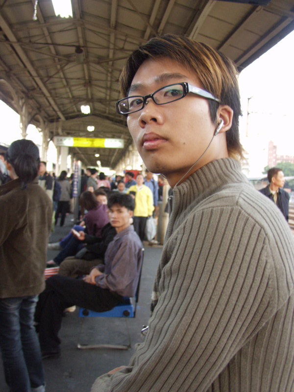 台灣鐵路旅遊攝影台中火車站月台旅客特寫2004攝影照片243