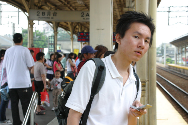 台灣鐵路旅遊攝影台中火車站月台旅客特寫2005攝影照片16