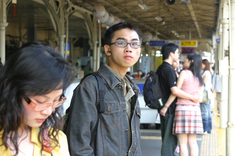 台灣鐵路旅遊攝影台中火車站月台旅客特寫2005攝影照片21