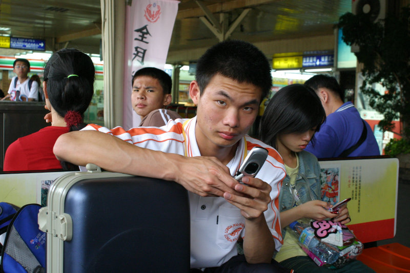 台灣鐵路旅遊攝影台中火車站月台旅客特寫2005攝影照片29