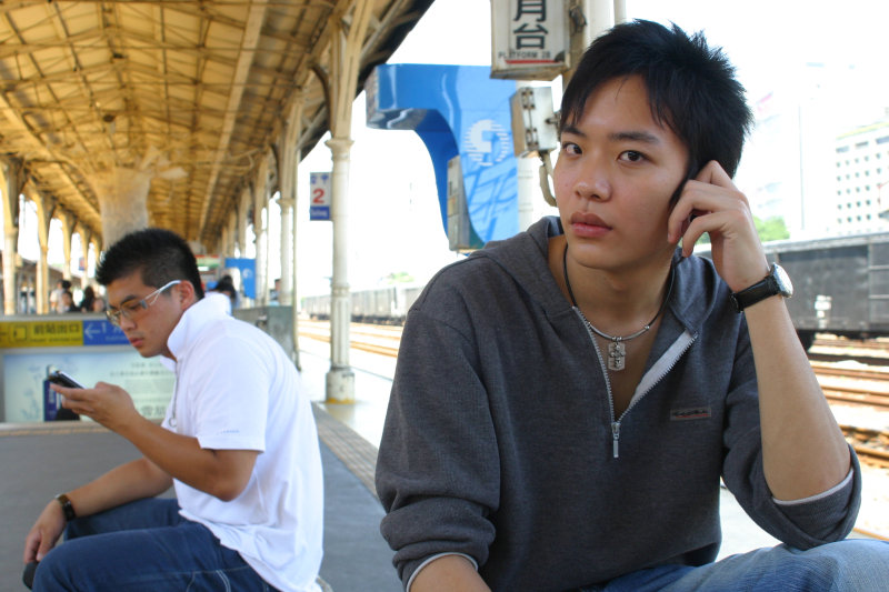 台灣鐵路旅遊攝影台中火車站月台旅客特寫2005攝影照片70