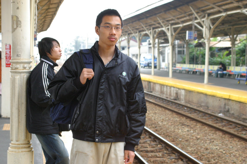 台灣鐵路旅遊攝影台中火車站月台旅客特寫2005攝影照片128