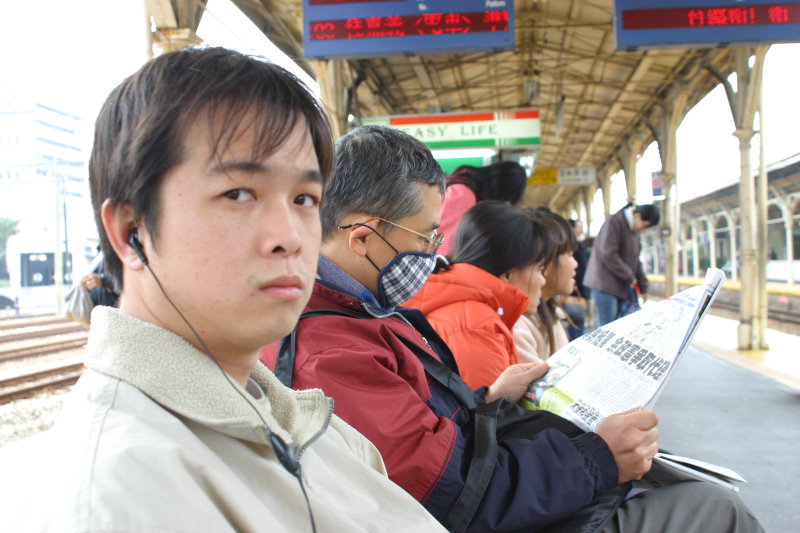 台灣鐵路旅遊攝影台中火車站月台旅客特寫2005攝影照片130