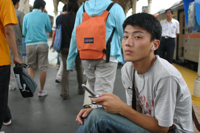 台灣鐵路旅遊攝影台中火車站月台旅客特寫2005攝影照片137