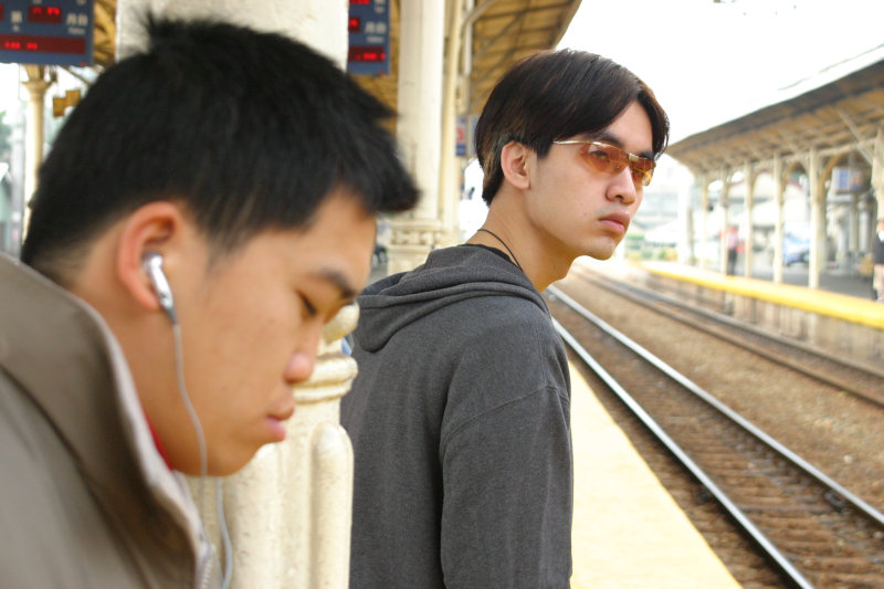 台灣鐵路旅遊攝影台中火車站月台旅客特寫2005攝影照片153
