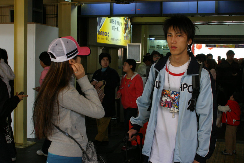 台灣鐵路旅遊攝影台中火車站月台旅客特寫2005攝影照片162