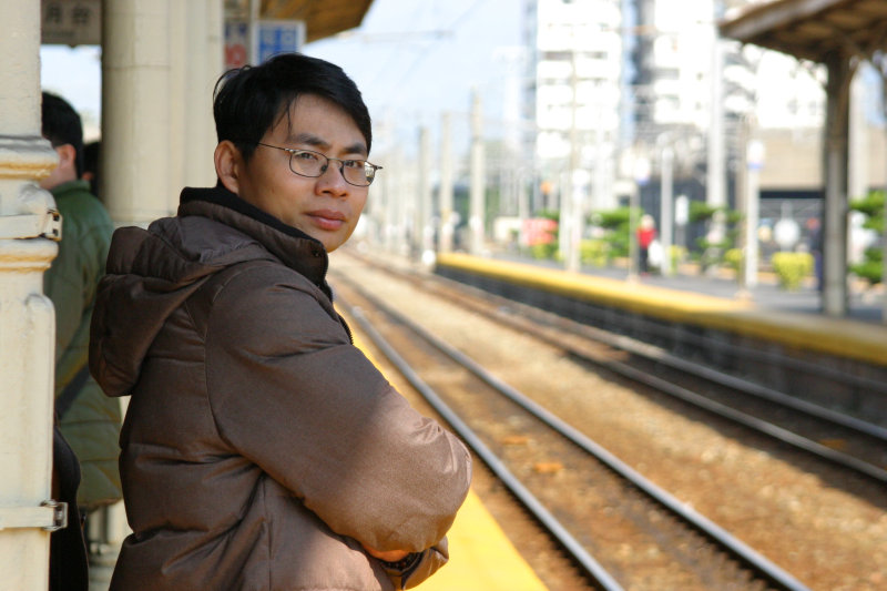 台灣鐵路旅遊攝影台中火車站月台旅客特寫2005攝影照片166