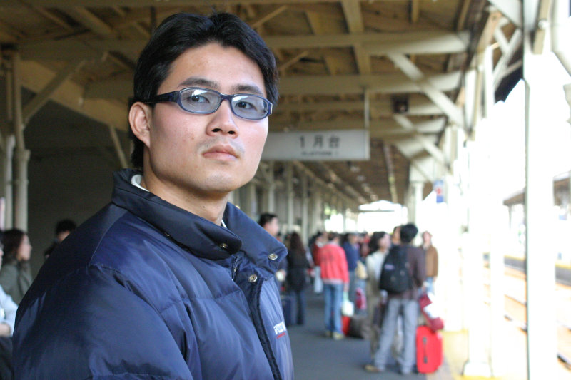 台灣鐵路旅遊攝影台中火車站月台旅客特寫2005攝影照片170