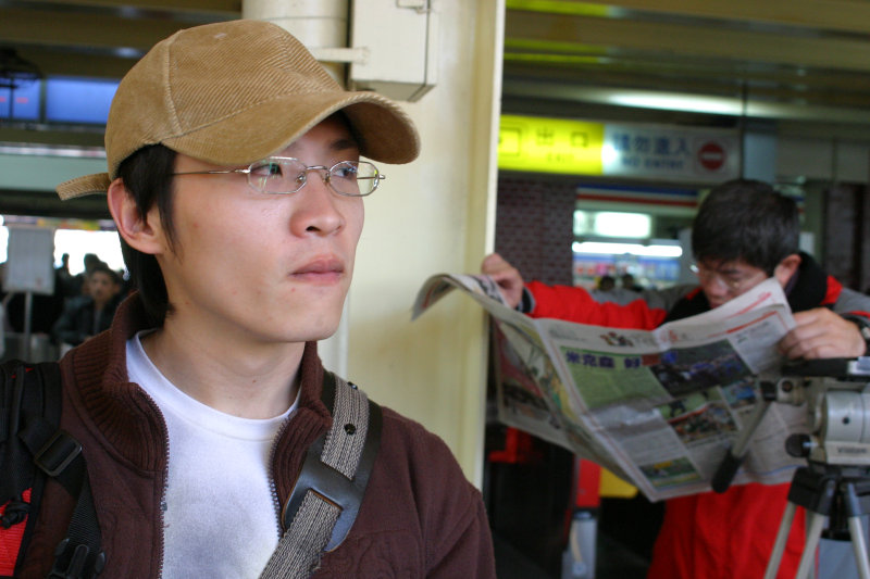 台灣鐵路旅遊攝影台中火車站月台旅客特寫2005攝影照片182