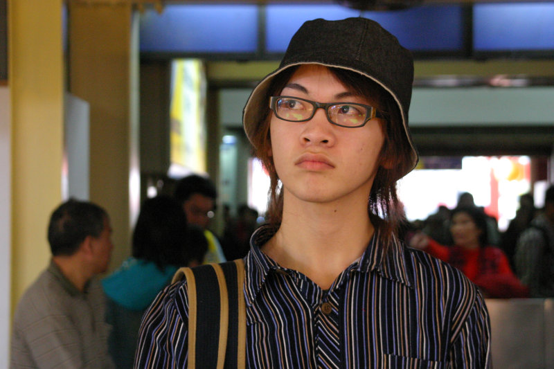 台灣鐵路旅遊攝影台中火車站月台旅客特寫2005攝影照片186