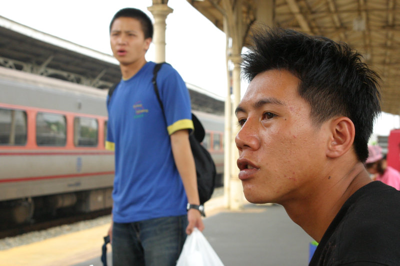台灣鐵路旅遊攝影台中火車站月台旅客特寫2005攝影照片194