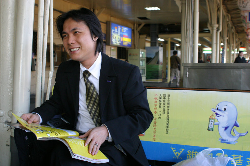 台灣鐵路旅遊攝影台中火車站月台旅客特寫2005攝影照片207