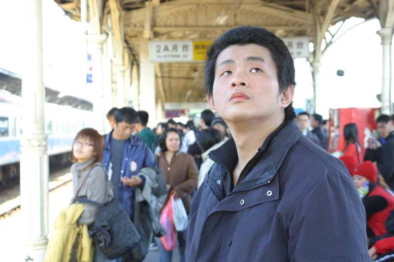 台灣鐵路旅遊攝影台中火車站月台旅客特寫2005攝影照片209