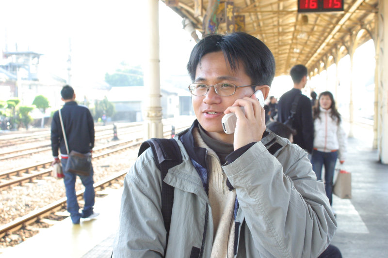 台灣鐵路旅遊攝影台中火車站月台旅客特寫2005攝影照片216