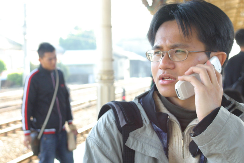台灣鐵路旅遊攝影台中火車站月台旅客特寫2005攝影照片218