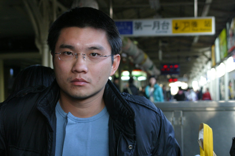 台灣鐵路旅遊攝影台中火車站月台旅客特寫2005攝影照片224