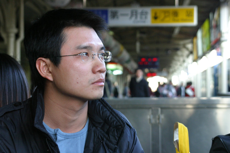 台灣鐵路旅遊攝影台中火車站月台旅客特寫2005攝影照片225