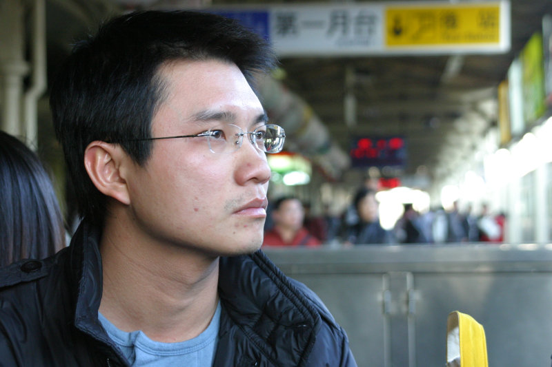 台灣鐵路旅遊攝影台中火車站月台旅客特寫2005攝影照片226