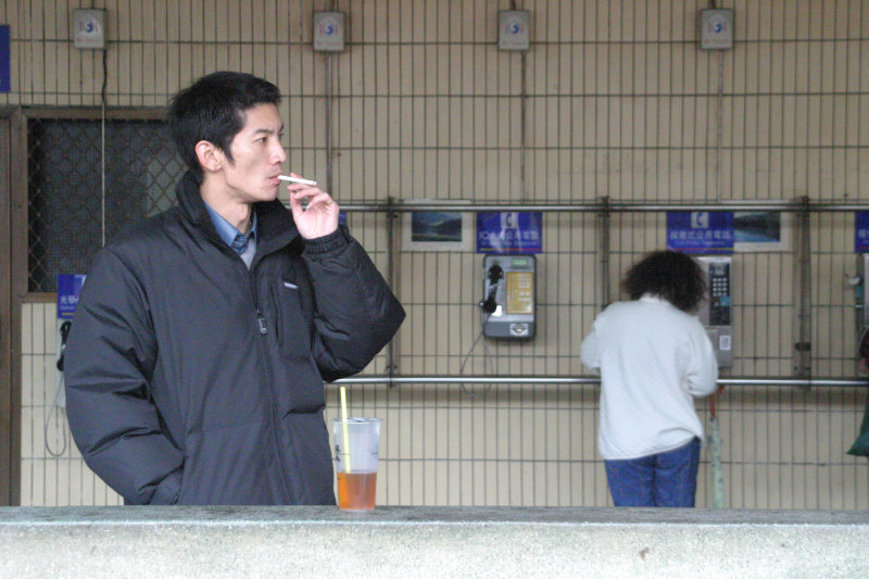 台灣鐵路旅遊攝影台中火車站月台旅客特寫2005攝影照片244