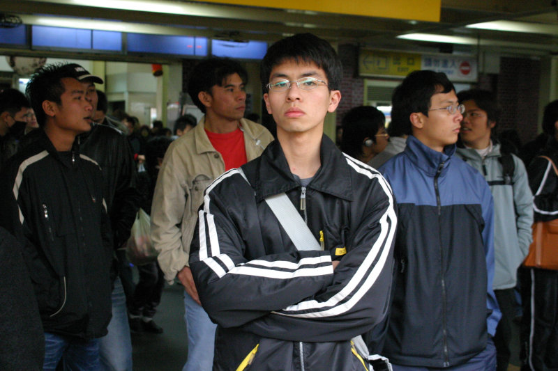 台灣鐵路旅遊攝影台中火車站月台旅客特寫2005攝影照片246