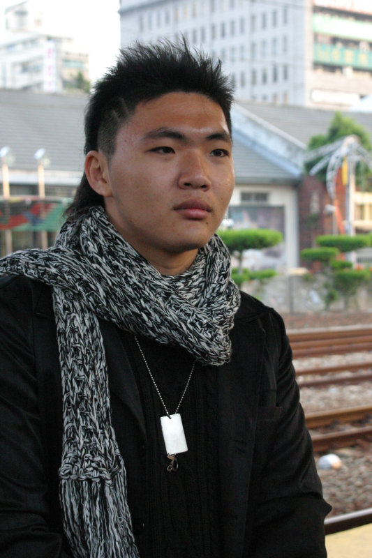 台灣鐵路旅遊攝影台中火車站月台旅客特寫2005攝影照片260
