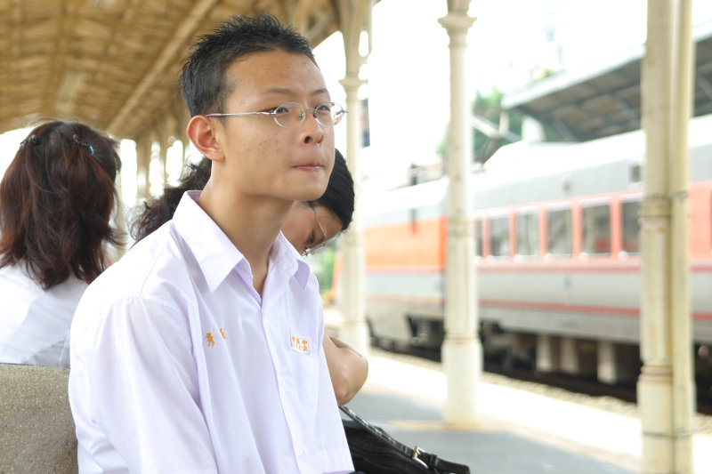 台灣鐵路旅遊攝影台中火車站月台旅客特寫2005攝影照片264