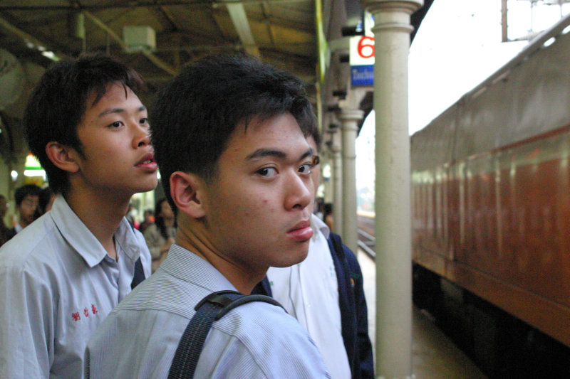 台灣鐵路旅遊攝影台中火車站月台旅客特寫2005攝影照片270