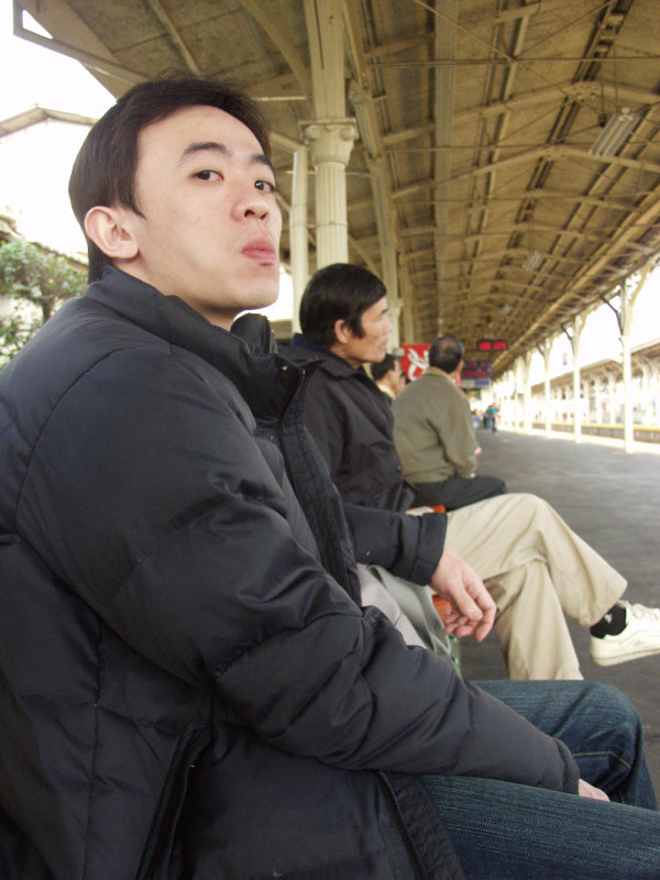 台灣鐵路旅遊攝影台中火車站月台旅客特寫2005攝影照片279